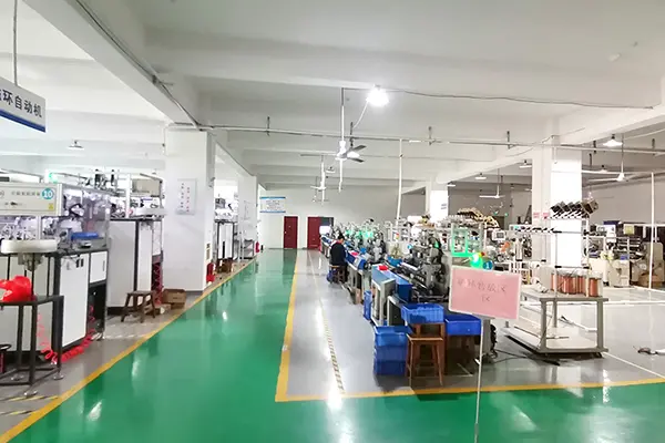 Yüksek frekanslı transformatör teknolojisi önemli ilerlemeler kaydetti ve amorf nano manyetik çekirdekler, yeni enerji kaynaklarının enerji verimliliğinin arttırılmasında çok önemli bir rol oynadı.